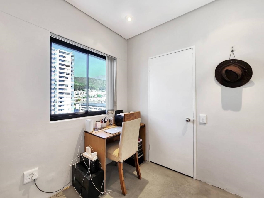 To Let 4 Bedroom Property for Rent in Sea Point Western Cape